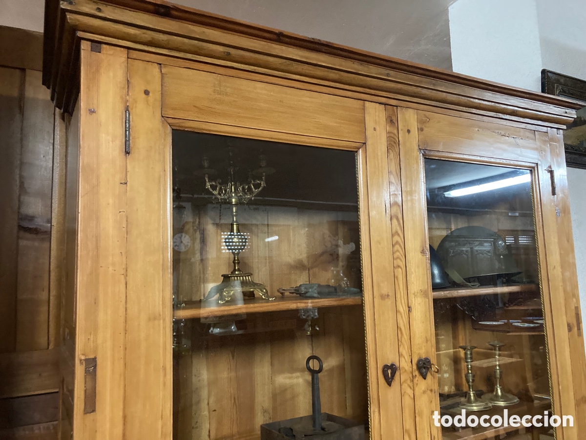 Antig&uuml;edades: Vitrina Pino decapada restaurada - Foto 6