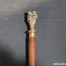 Antigüedades: EXCELENTEBASTON DE PASEO CON EMPUÑADURA DE BRONCE Y PIEDRA