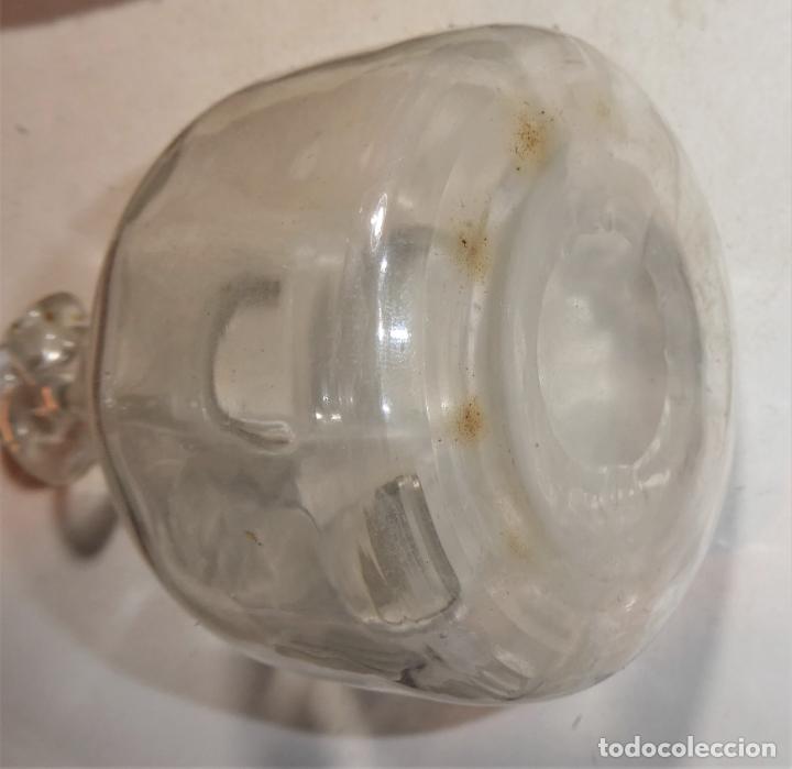 Antig&uuml;edades: ANTIGUA LICORERA de cristal - Foto 3