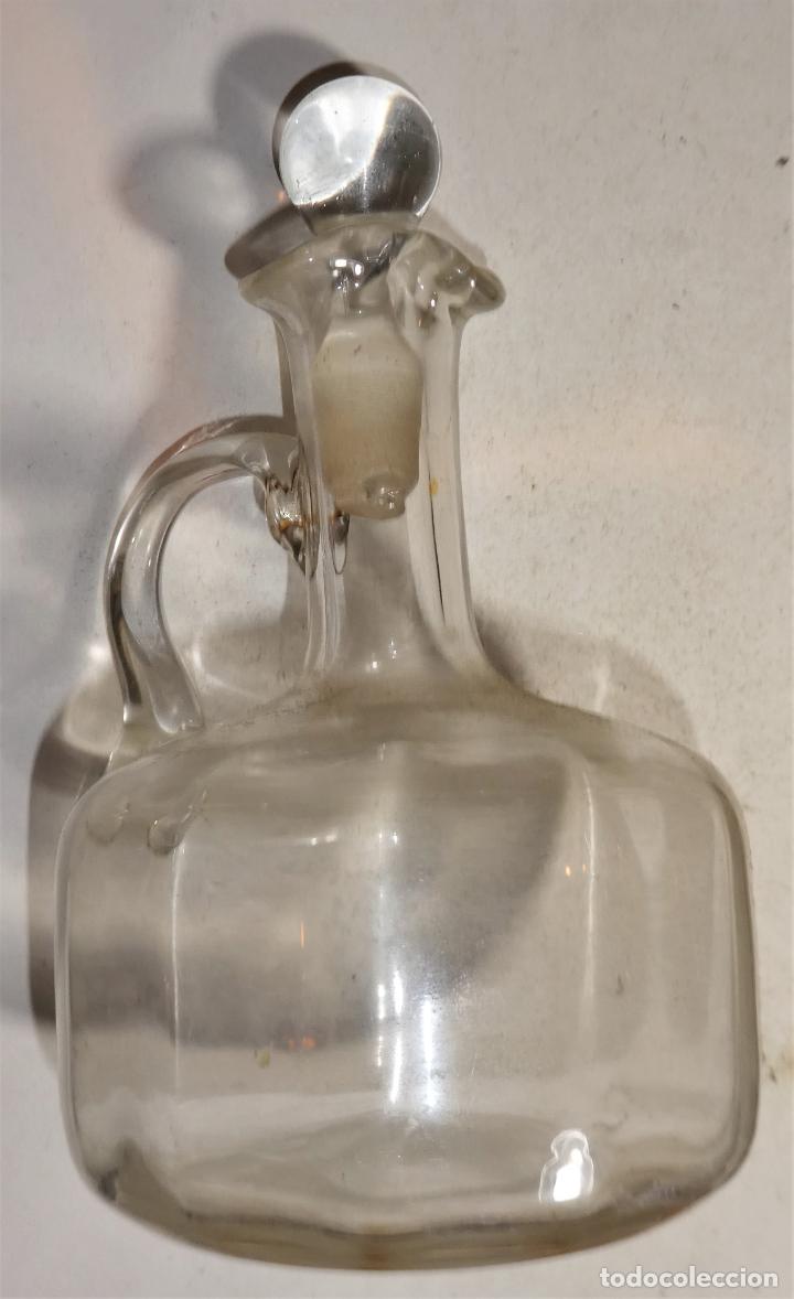 Antig&uuml;edades: ANTIGUA LICORERA de cristal - Foto 1