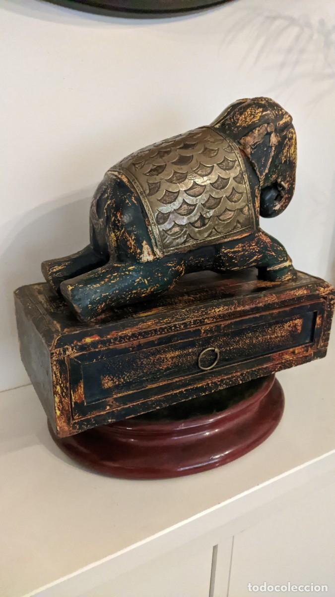 Antig&uuml;edades: ELEFANTE MADERA Y LATON CON CAJONERA - Foto 3