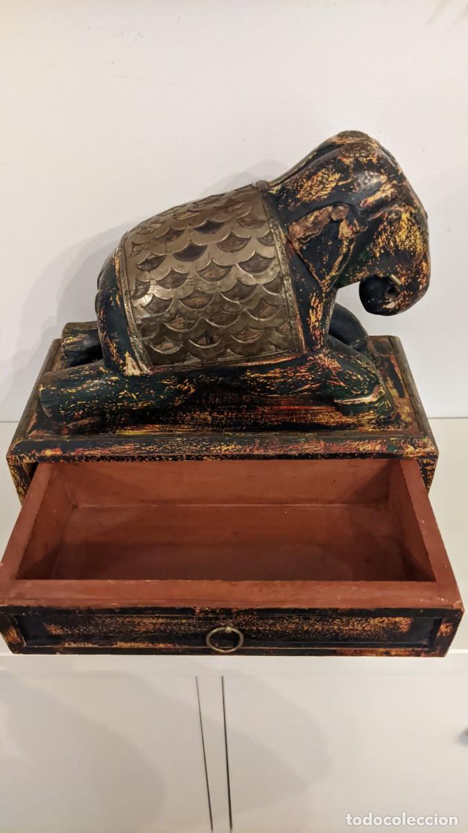 Antig&uuml;edades: ELEFANTE MADERA Y LATON CON CAJONERA - Foto 8
