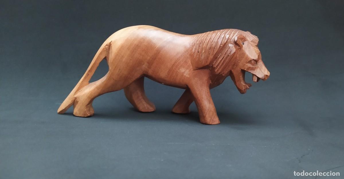 Antig&uuml;edades: LE&Oacute;N TALLADO EN MADERA - Foto 1