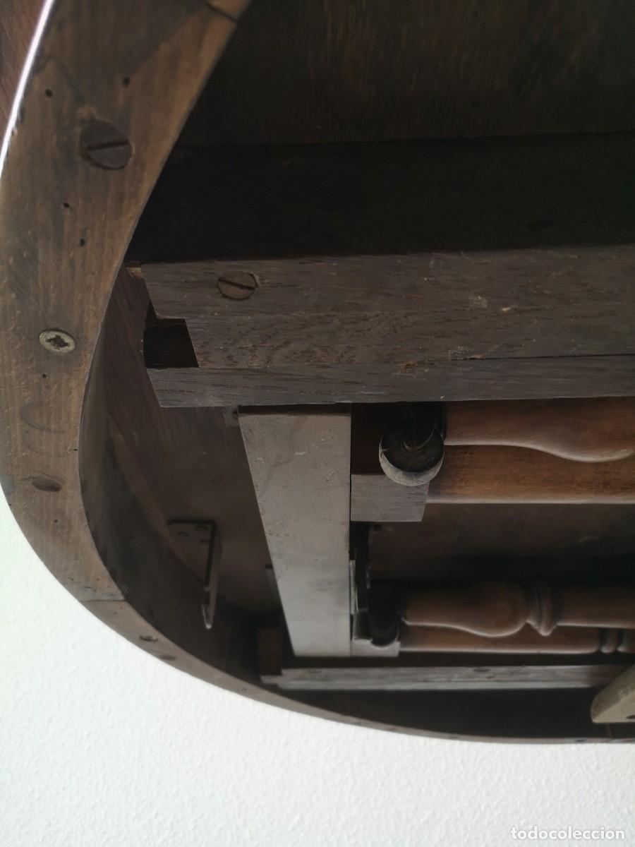 Antig&uuml;edades: Mesa antigua tallada extensible - Foto 15