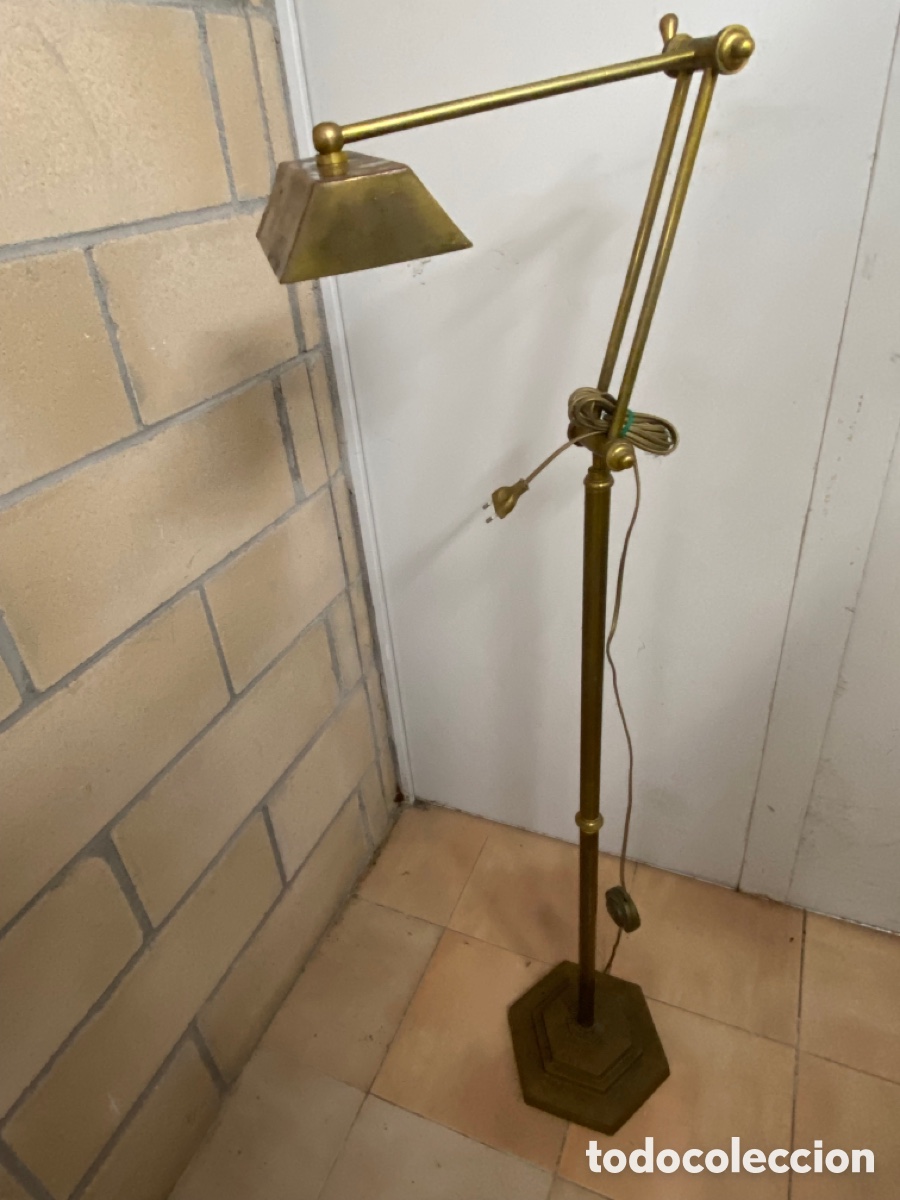 Antig&uuml;edades: L&aacute;mpara de pie en lat&oacute;n o bronce - Foto 2
