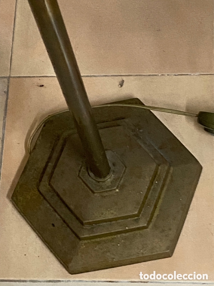 Antig&uuml;edades: L&aacute;mpara de pie en lat&oacute;n o bronce - Foto 4