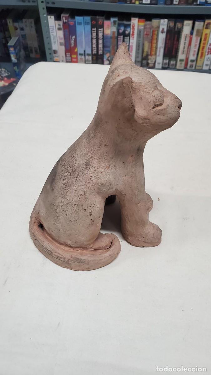 Antig&uuml;edades: Original gato de barro 21 x 16 . - Foto 2