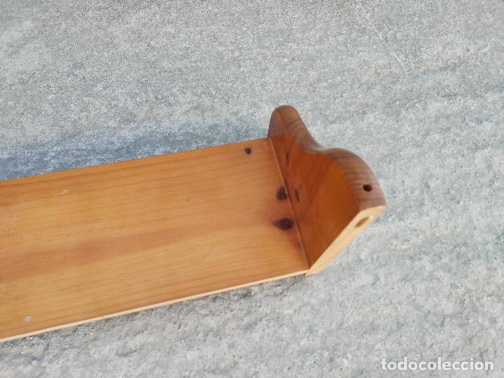 Antig&uuml;edades: repisa en madera de pino - Foto 3