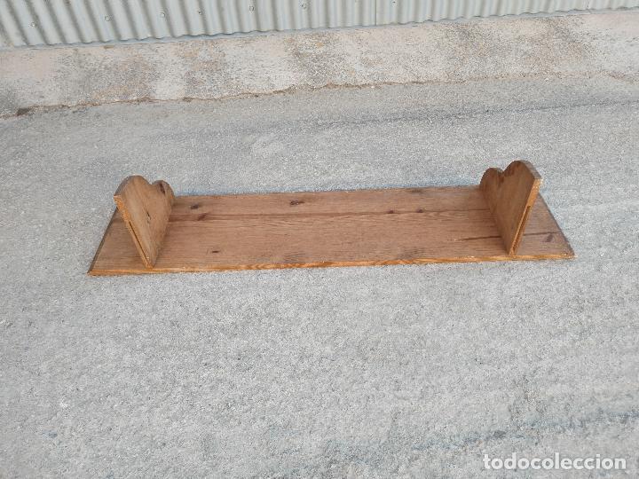 Antig&uuml;edades: repisa en madera de pino - Foto 2