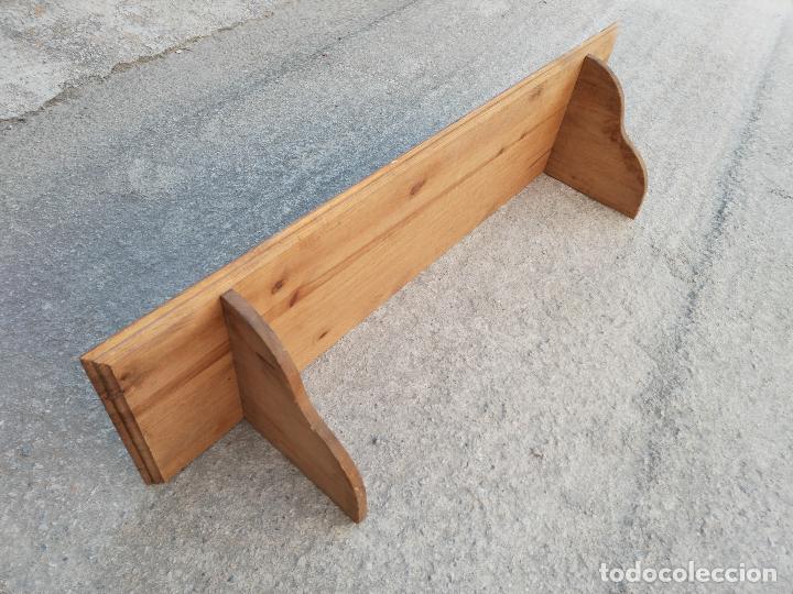 Antig&uuml;edades: repisa en madera de pino - Foto 3