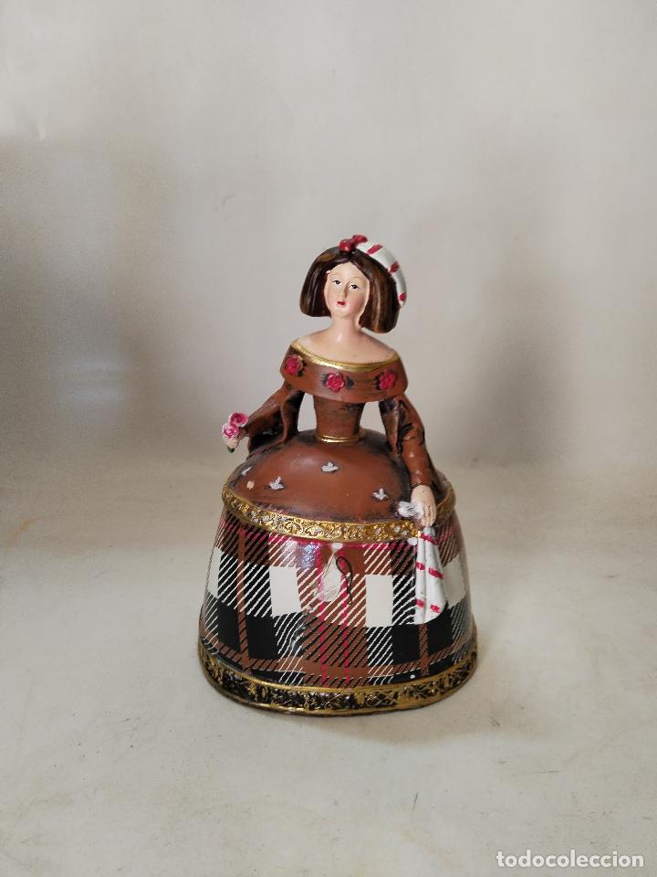 Antig&uuml;edades: figura menina de resina - Foto 4