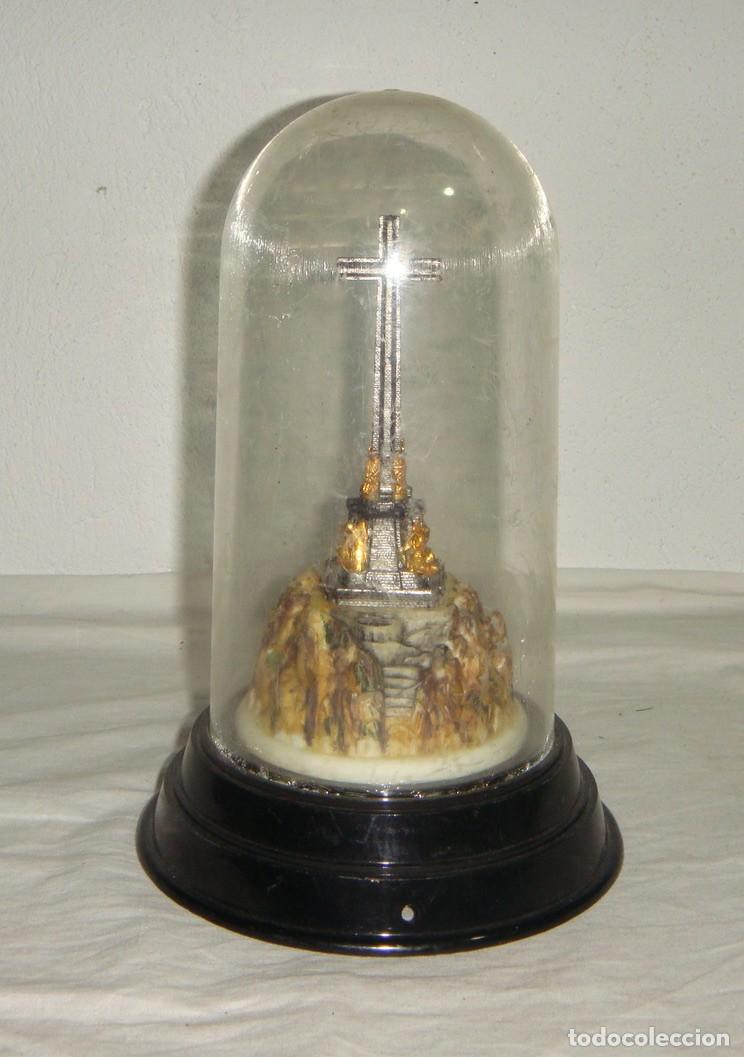 Antig&uuml;edades: Fanal con cruz en su interior. - Foto 1