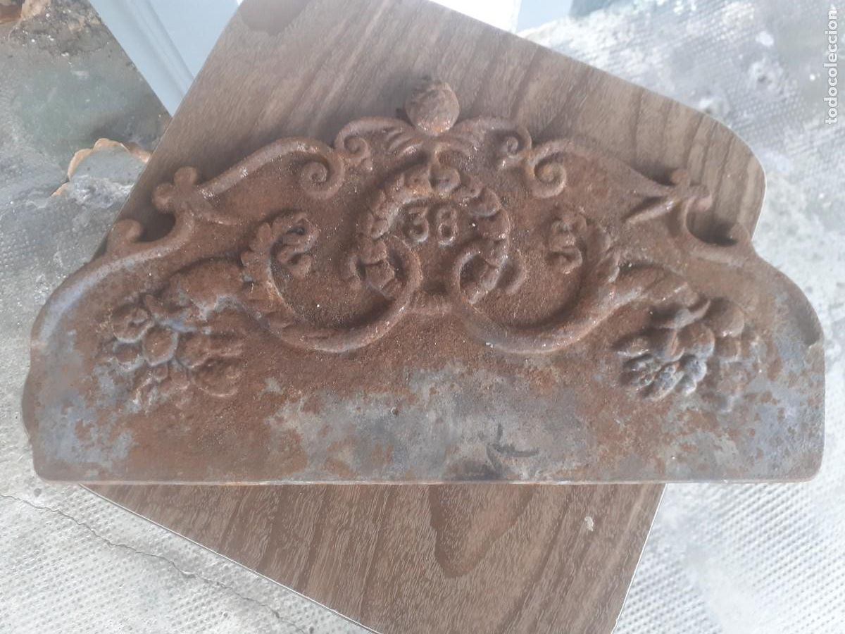 Antig&uuml;edades: Placa de chimenea para le&ntilde;ero - Foto 1