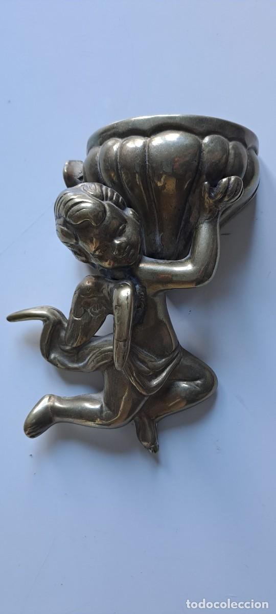 Antig&uuml;edades: Benditera de bronce con angelito - Foto 1