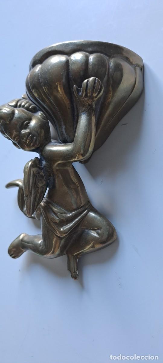 Antig&uuml;edades: Benditera de bronce con angelito - Foto 2