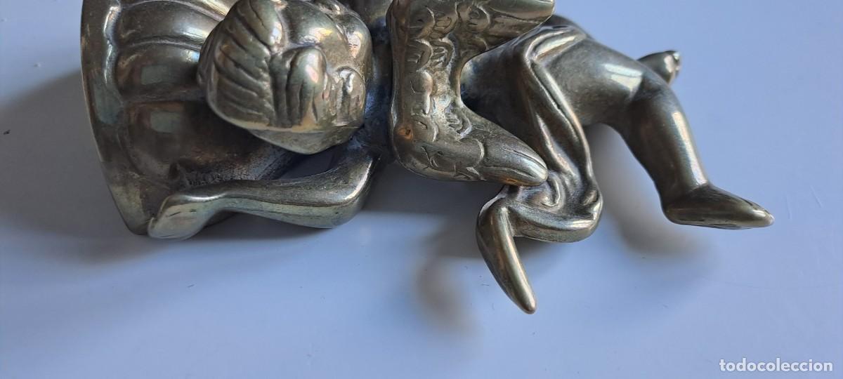Antig&uuml;edades: Benditera de bronce con angelito - Foto 3