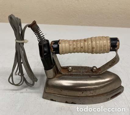 Antig&uuml;edades: Antigua plancha de viaje - Foto 1