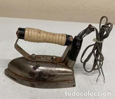 Antig&uuml;edades: Antigua plancha de viaje - Foto 3