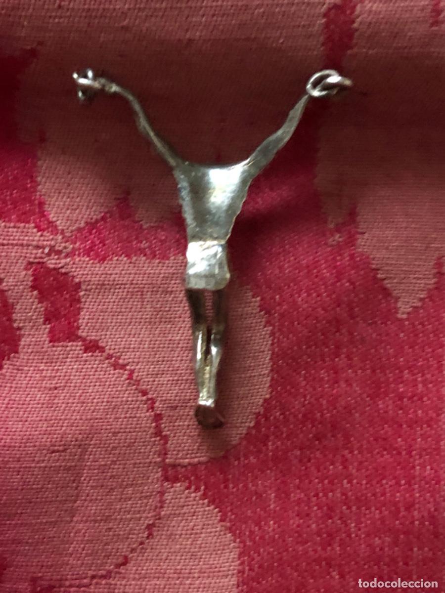 Antig&uuml;edades: Medalla realizado en &iquest;plata?. Representando el Cristo de Dal&iacute;. - Foto 2