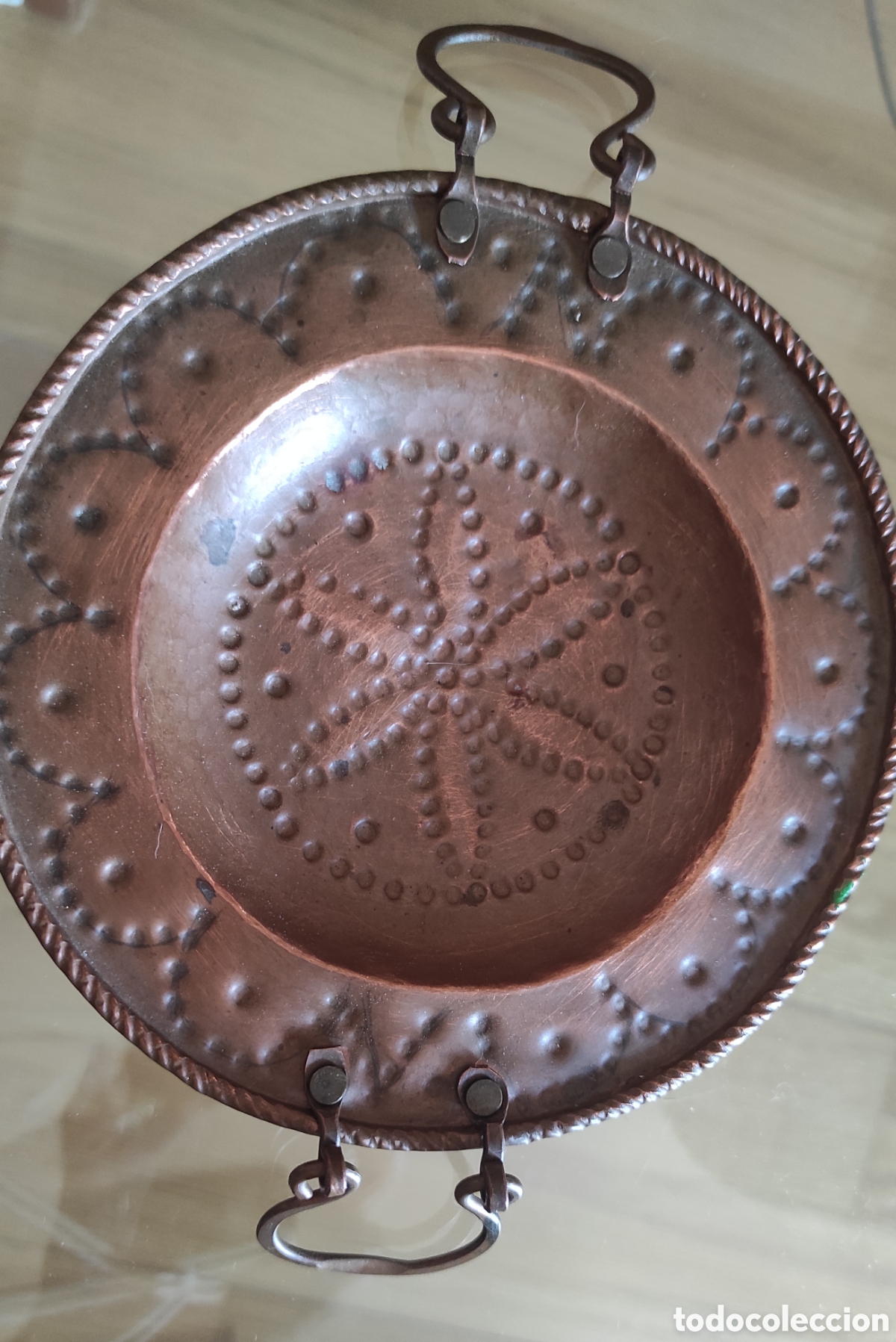 Antig&uuml;edades: Platito antiguo de cobre hecho a mano - Foto 1