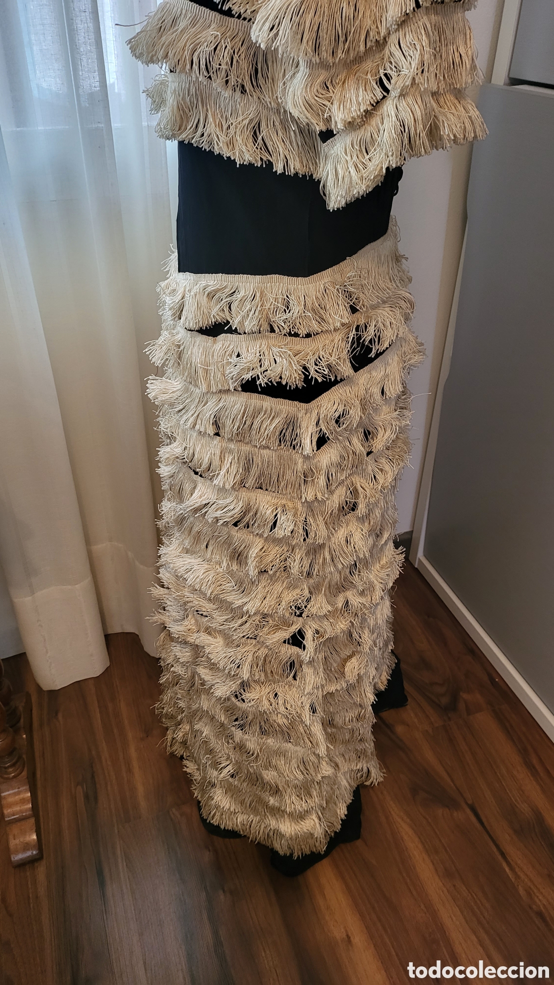 Antig&uuml;edades: ANTIGUO VESTIDO DE SEDA DE RASO Y FLECOS - Foto 9