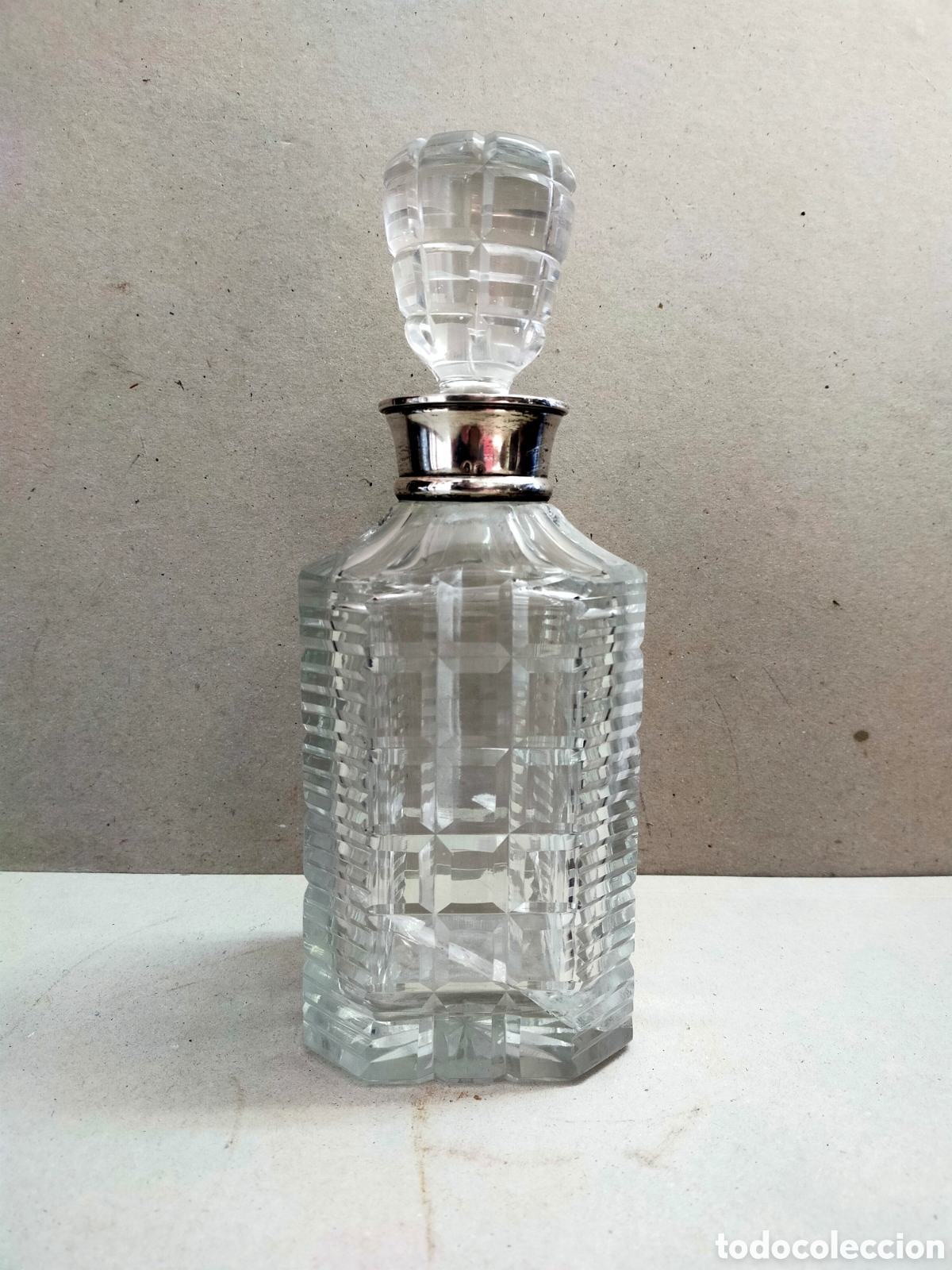Antig&uuml;edades: BOTELLA DE CRISTAL TALLADO CON BOCA DE PLATA PUNZONADA. - Foto 3