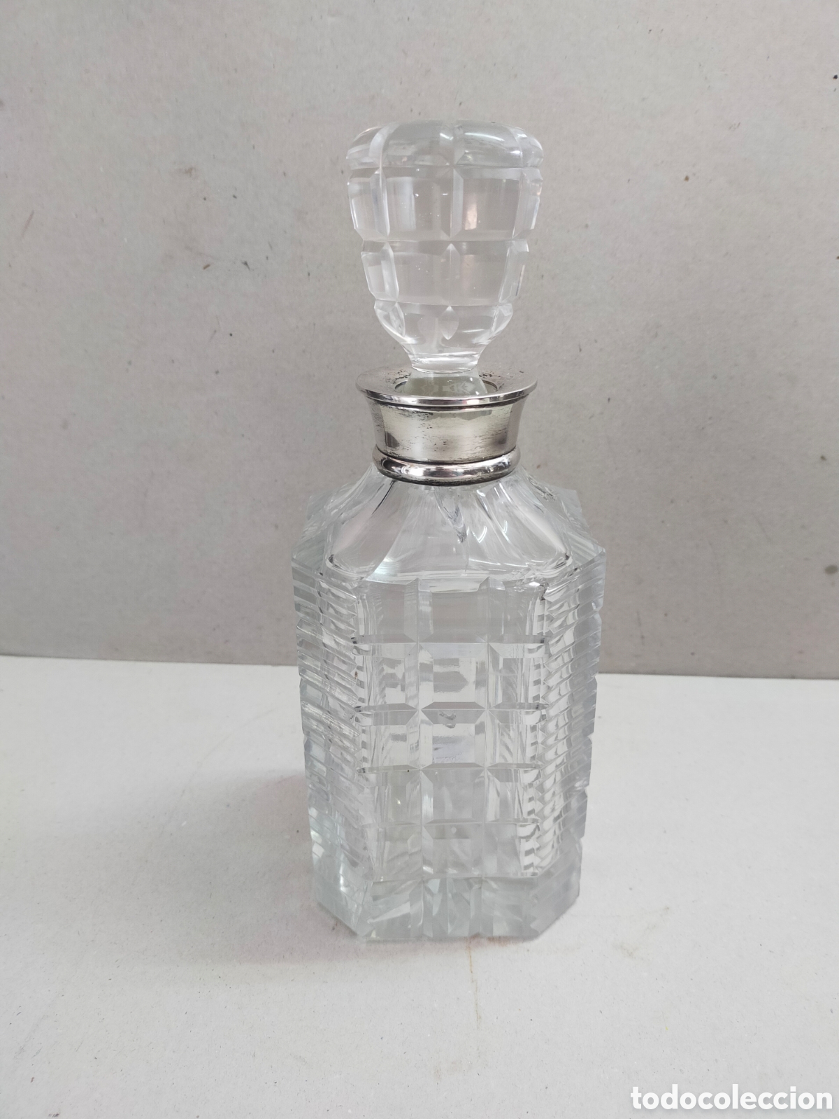 Antig&uuml;edades: BOTELLA DE CRISTAL TALLADO CON BOCA DE PLATA PUNZONADA. - Foto 4