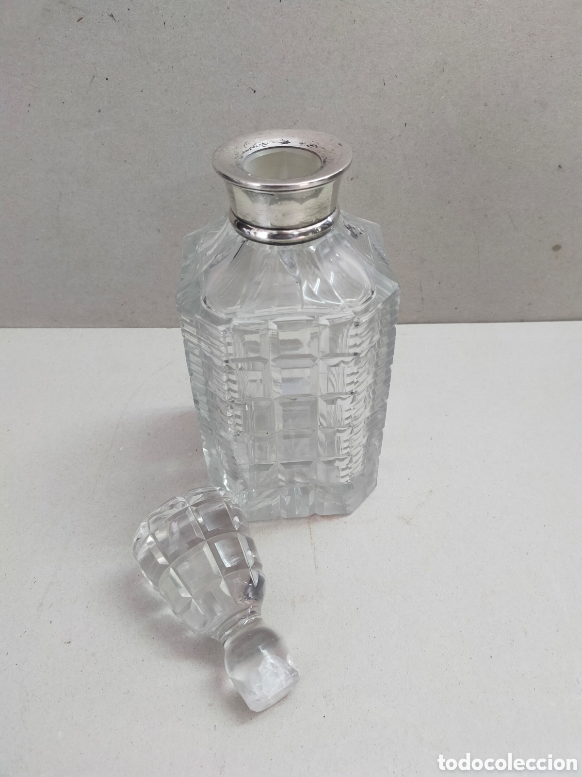 Antig&uuml;edades: BOTELLA DE CRISTAL TALLADO CON BOCA DE PLATA PUNZONADA. - Foto 5