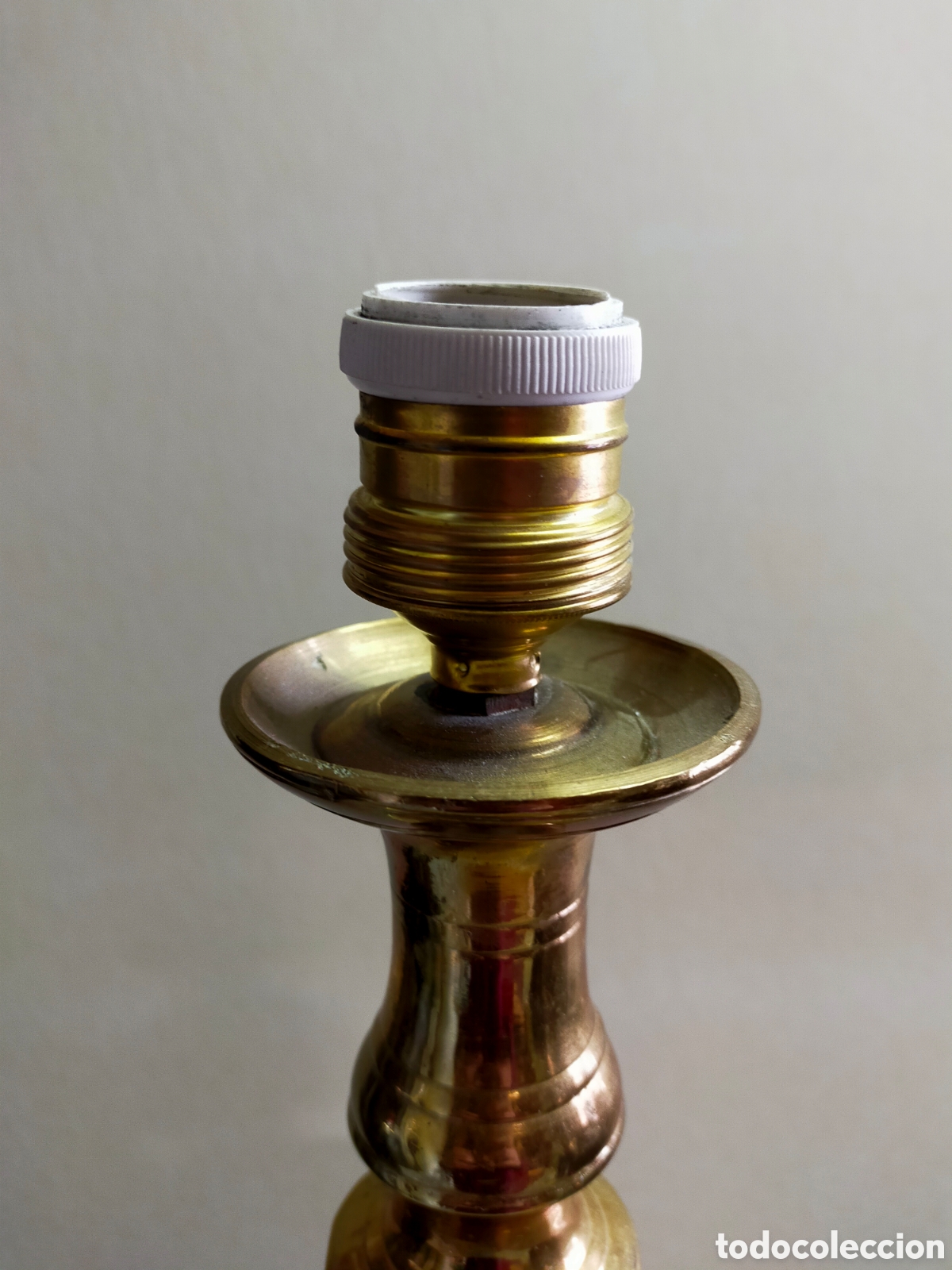 Antig&uuml;edades: HACHERO O PIE DE LAMPARA EN BRONCE. 1 LUZ. - Foto 2