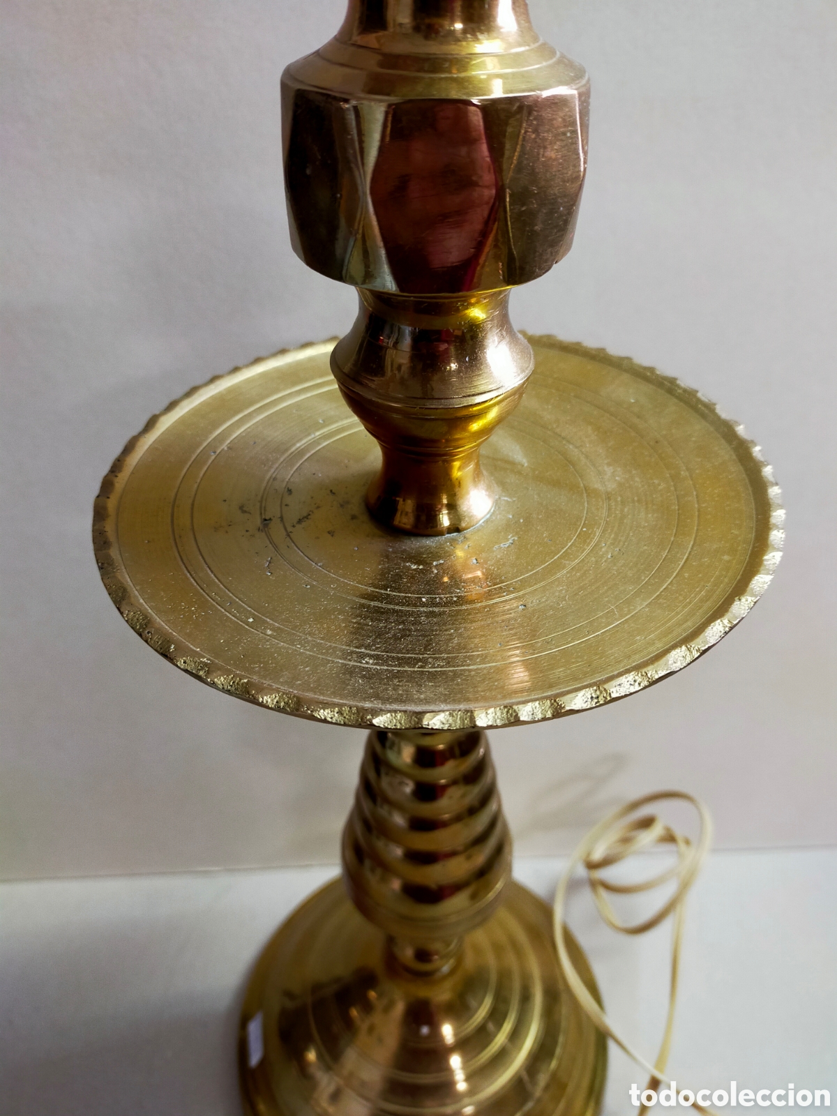 Antig&uuml;edades: HACHERO O PIE DE LAMPARA EN BRONCE. 1 LUZ. - Foto 3