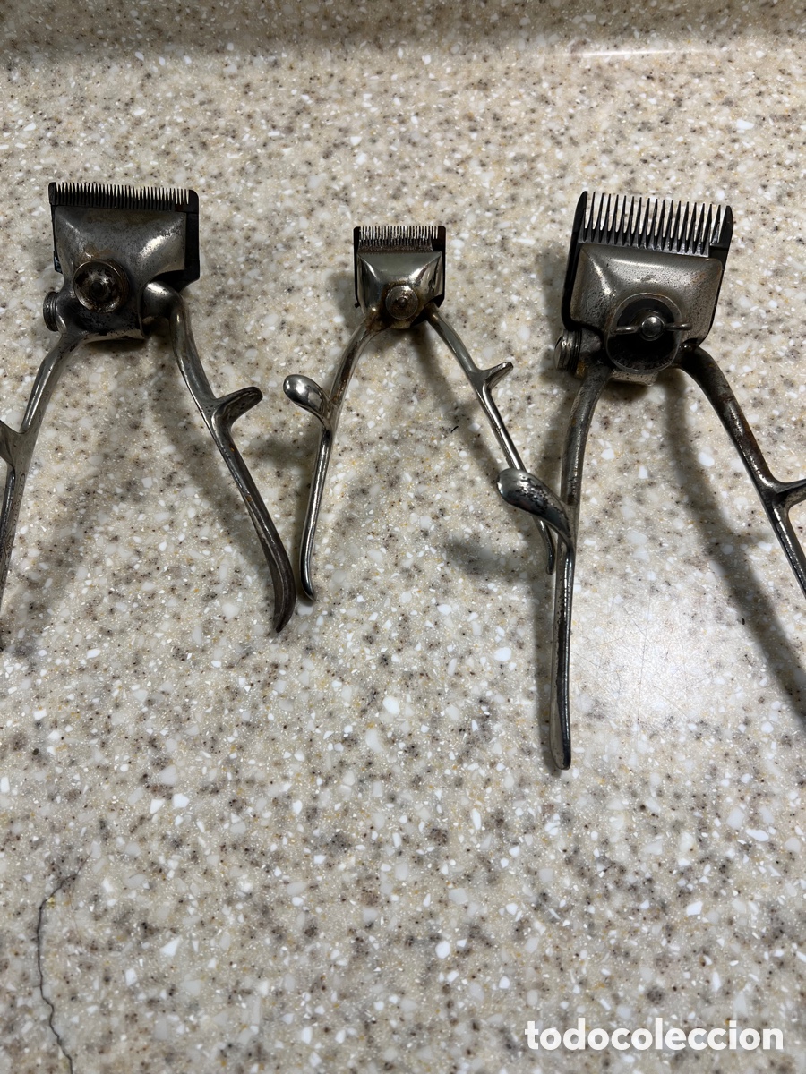 Oggetti Antichi: ANTIGUAS 3 , Maquinillas Manuales CORTADORAS DE PELO / 2 grandes y una m&aacute;s peque&ntilde;a