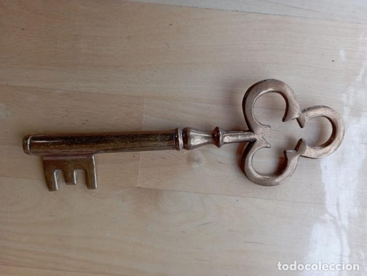 Antig&uuml;edades: LLAVE EN BRONCE CON PUBLIDAD CADKEY. - Foto 1