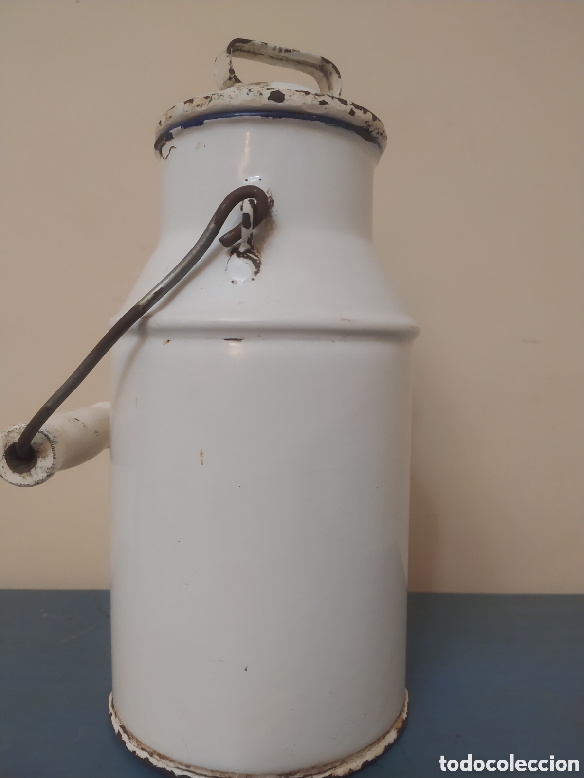 Antig&uuml;edades: LECHERA DE HIERRO ESMALTADO BLANCO - Foto 2