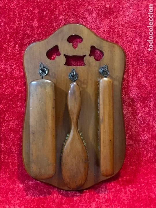 Antig&uuml;edades: ANTIGUO JUEGO DE CEPILLOS PARA ROPA - Foto 1