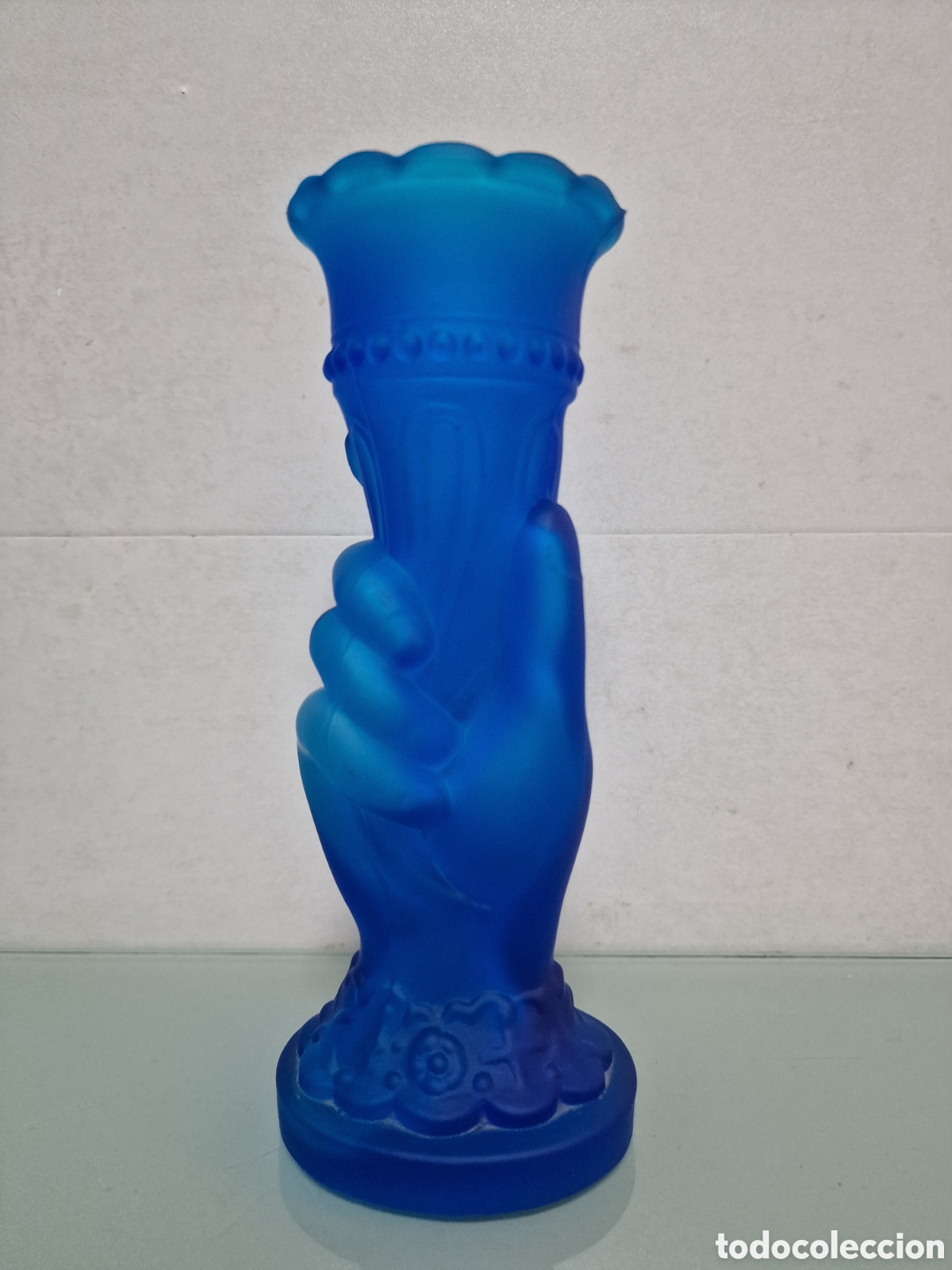 Antig&uuml;edades: FLORERO JARR&Oacute;N DE CRISTAL AZUL CON CUERNO DE LA ABUNDANCIA