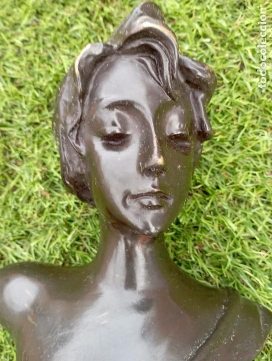 Antig&uuml;edades: Busto de Artemisa sobre base marmol. - Foto 2