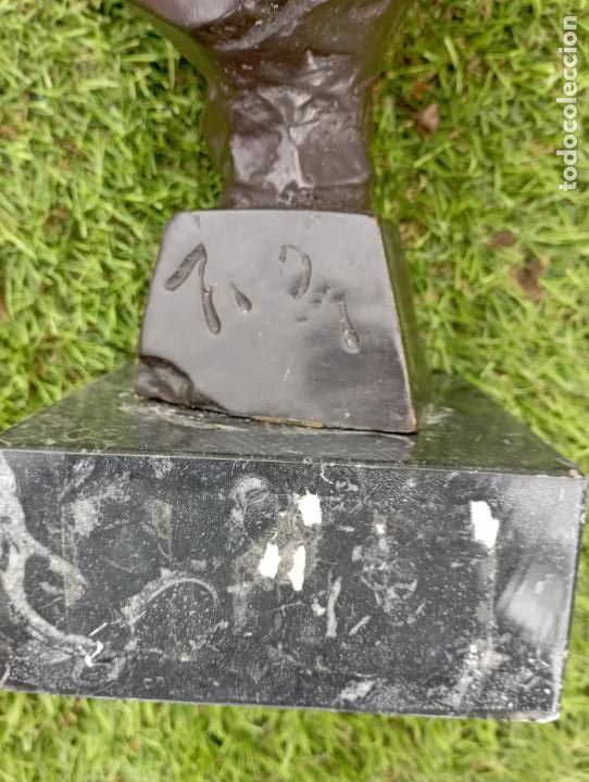 Antig&uuml;edades: Busto de Artemisa sobre base marmol. - Foto 4