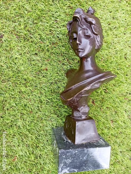 Antig&uuml;edades: Busto de Artemisa sobre base marmol. - Foto 5