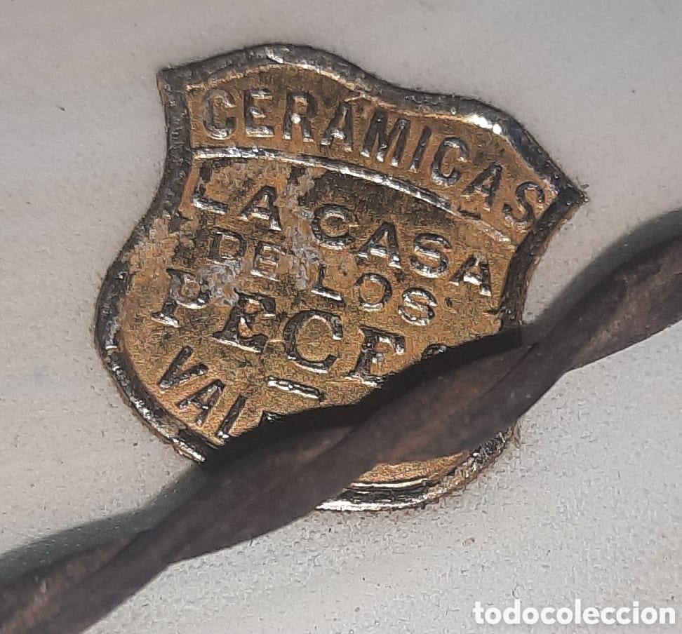Antig&uuml;edades: Plato Manises con quinqu&eacute; - Foto 2