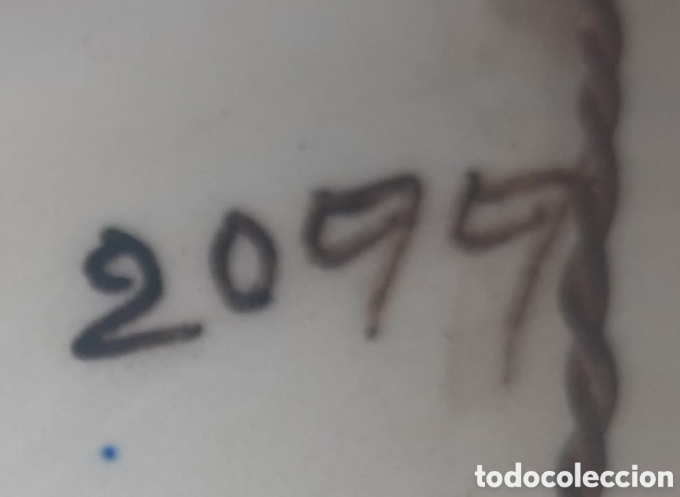 Antig&uuml;edades: Plato Manises con quinqu&eacute; - Foto 3