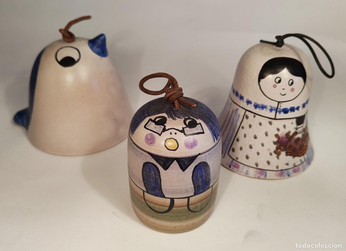 Antig&uuml;edades: CONJUNTO DE TRES CAMPANAS. ARTFANG LLEIDA Y CANDOR.CERAMICA. FIRMADAS.