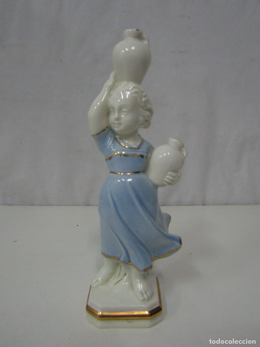 Oggetti Antichi: FIGURA DE PORCELANA NI&Ntilde;A CON CANTAROS - 25 CM