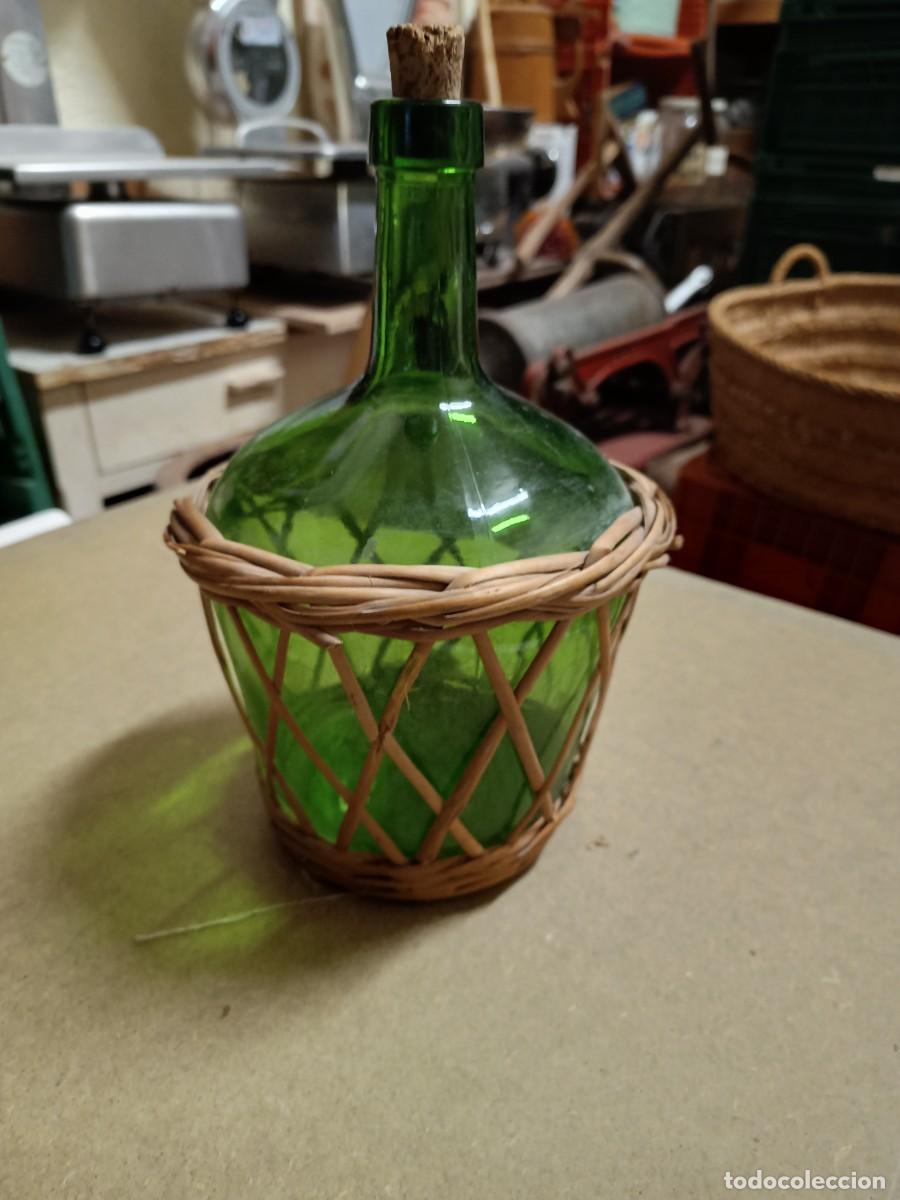 Antig&uuml;edades: Damajuana de 3 l con mimbre - Foto 2