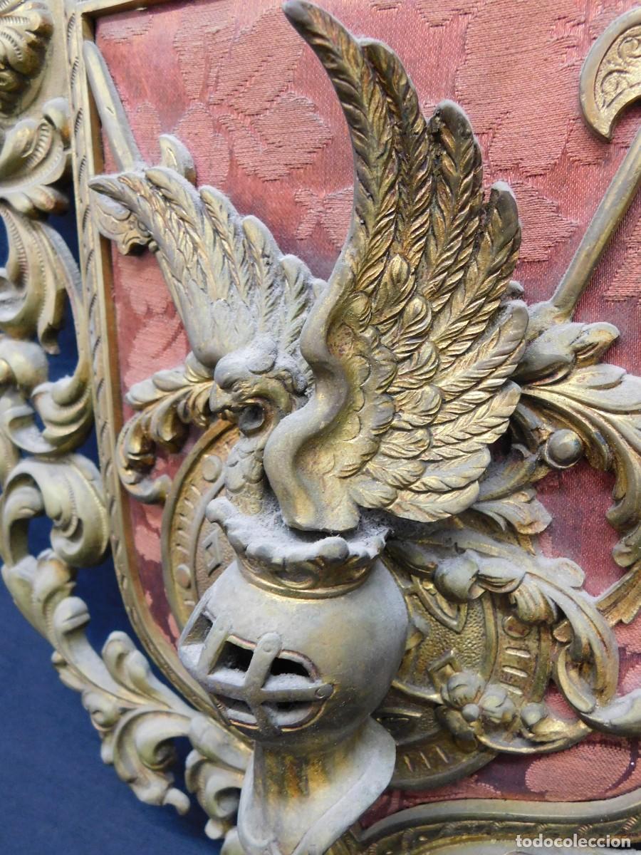 Antig&uuml;edades: ESCUDO DE ARMAS BRONCE - Foto 8