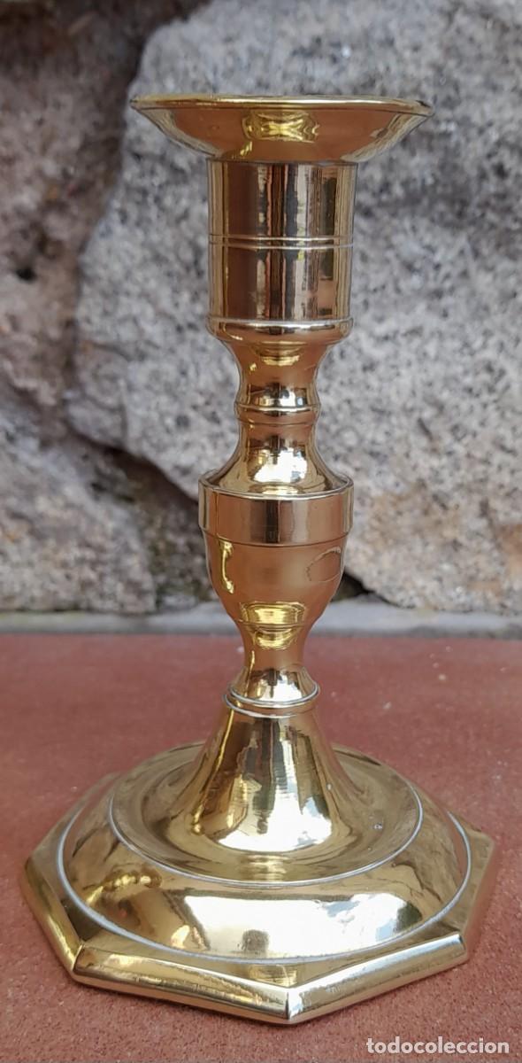 Antig&uuml;edades: 2 FIN&Iacute;SIMOS CANDELABROS DE BRONCE - Foto 2