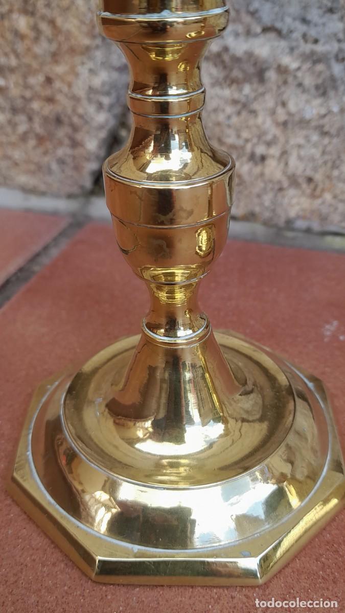 Antig&uuml;edades: 2 FIN&Iacute;SIMOS CANDELABROS DE BRONCE - Foto 4