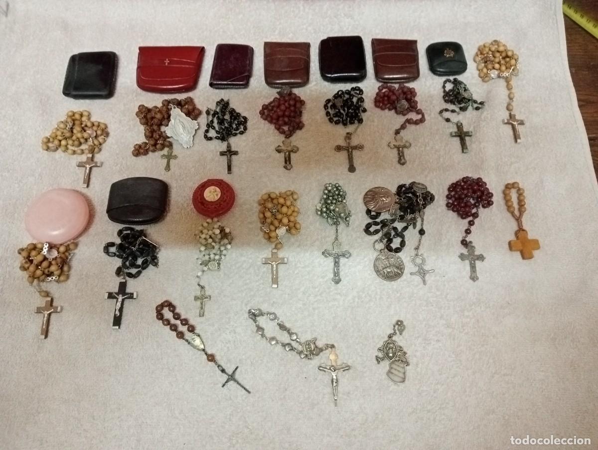 Antig&uuml;edades: Lote de 18 rosarios con sus fundas - Foto 1