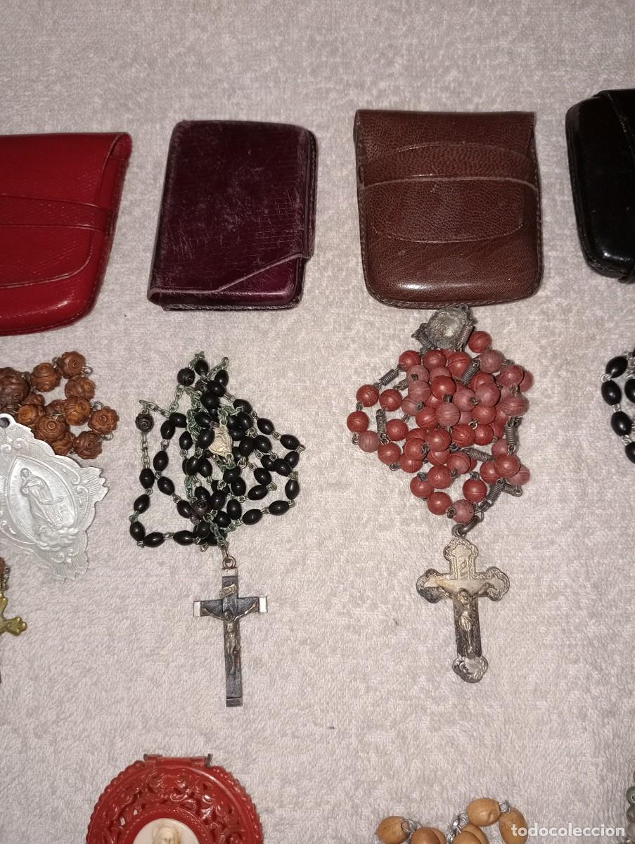 Antig&uuml;edades: Lote de 18 rosarios con sus fundas - Foto 4