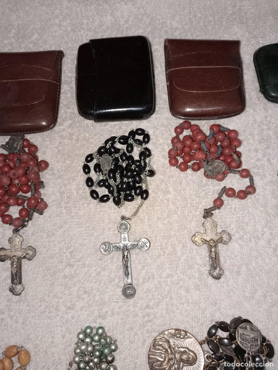 Antig&uuml;edades: Lote de 18 rosarios con sus fundas - Foto 5