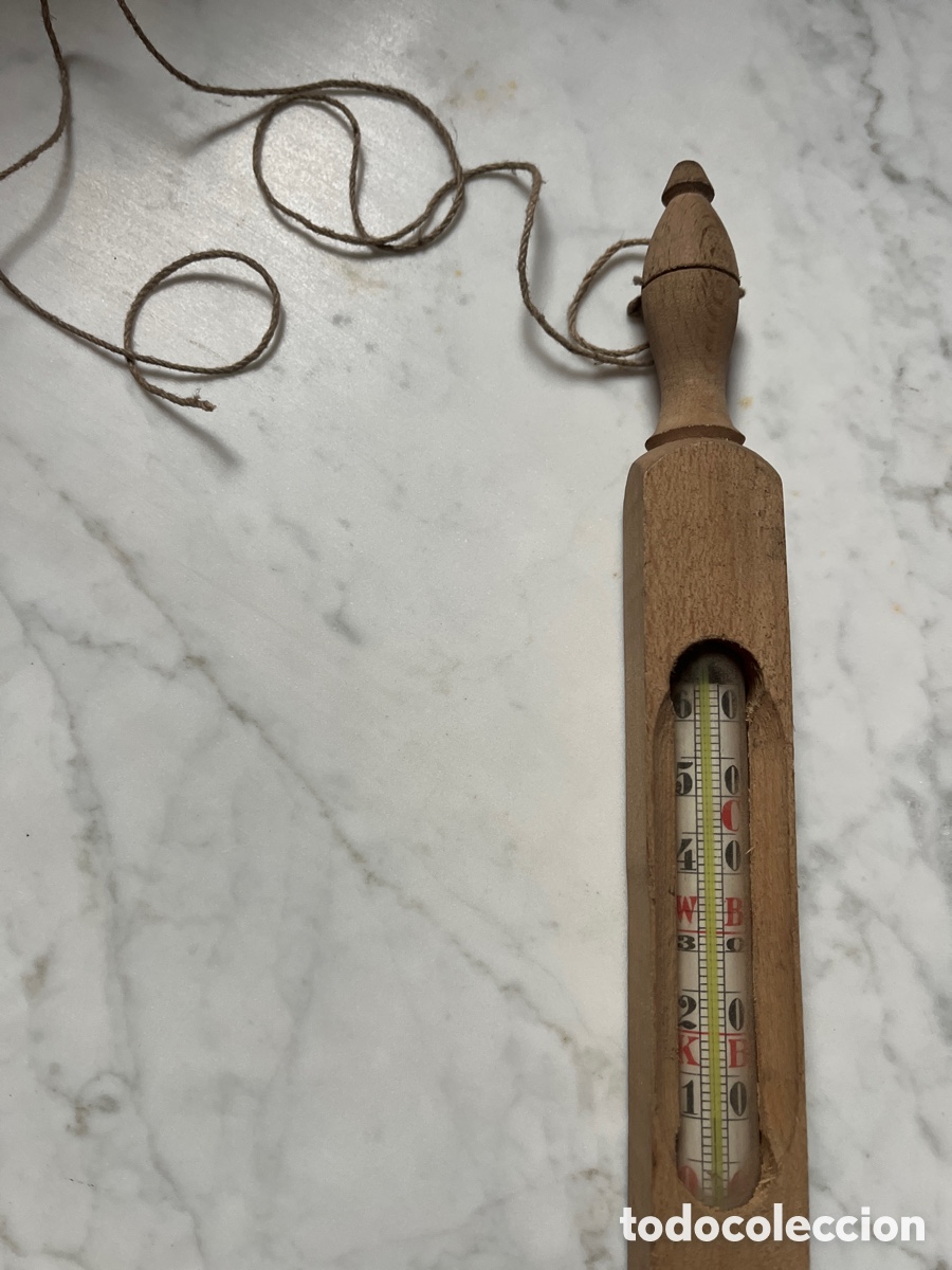 Antig&uuml;edades: Curioso term&oacute;metro en madera, para colgar. - Foto 3